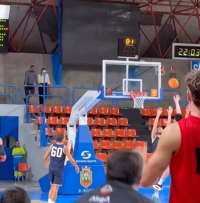 包含CBA常规赛赛程吃紧，印第安纳步行者国际比赛日绝杀压哨，引发热议，临场指挥获称赞的词条