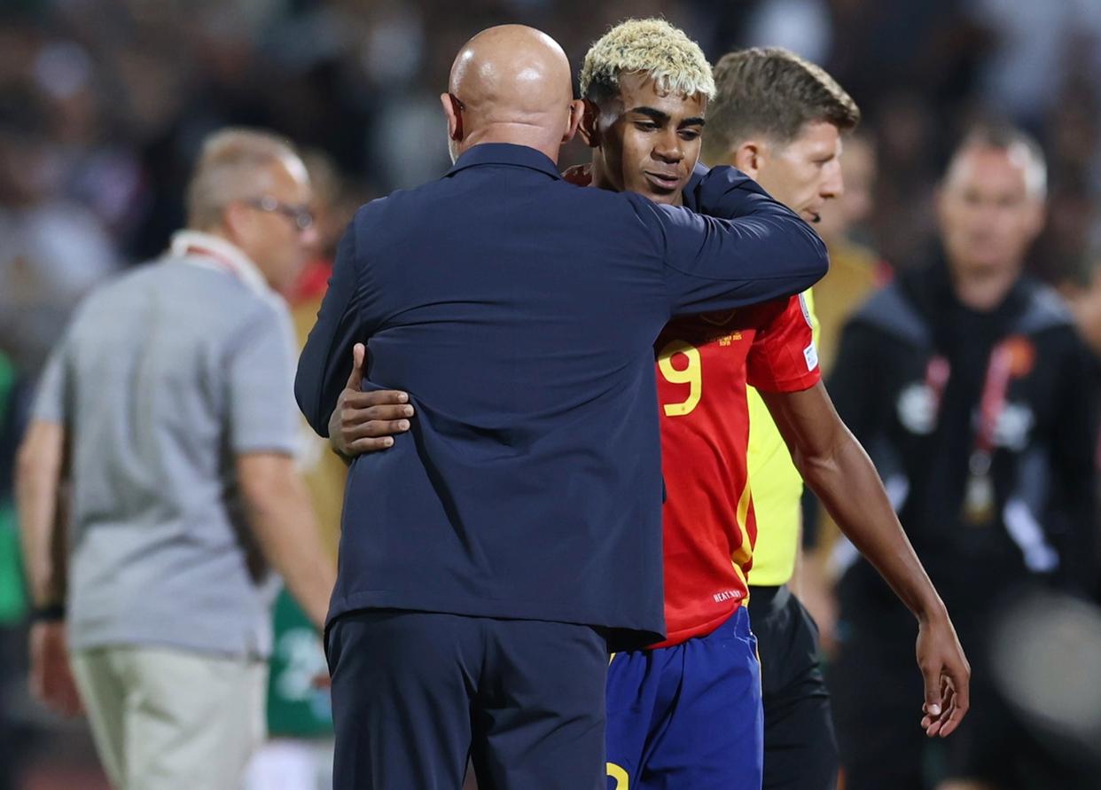 包含加时末段巴塞罗那备战意大利杯，门线救险细节曝光，赛场秩序良好，高层口径保持一致的词条